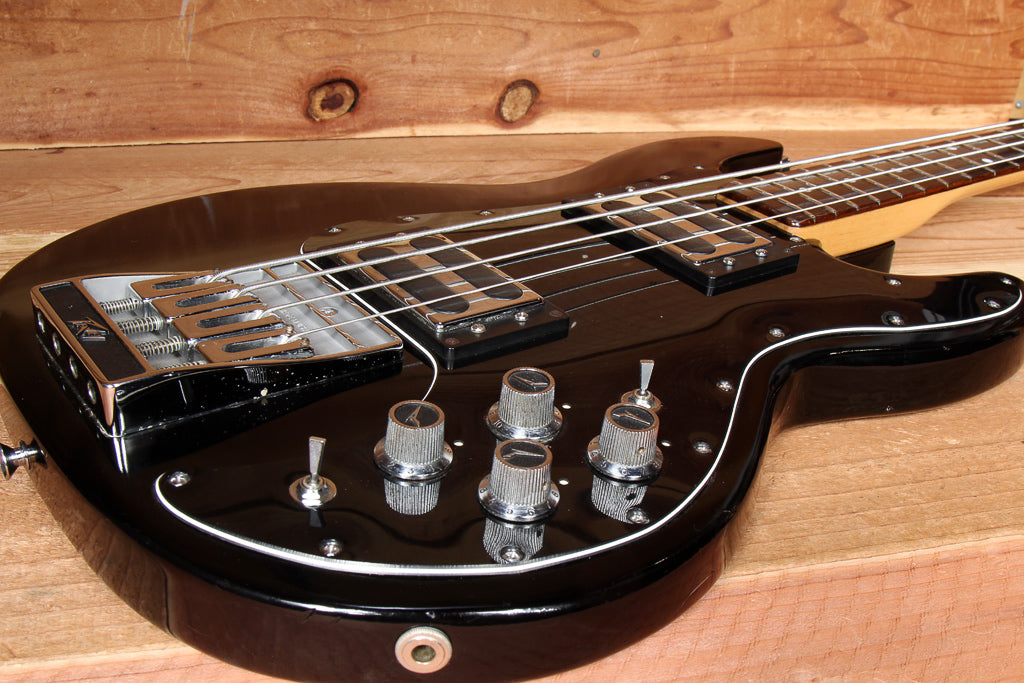 PEAVEY T-40 VINTAGE 1979 4-String USA  Bass in Black Ebony Toaster PUs 65312