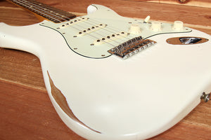FENDER CLASSIC SERIES 60s STRATOCASTER Road Worn White Faded Strat Relic 63494