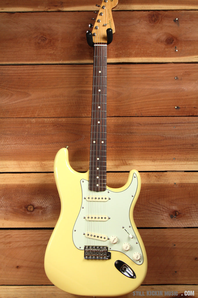 FENDER Mint Canary 60s CLASSIC SERIES STRATOCASTER FSR Yellow Strat 66392