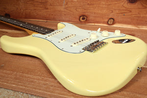 FENDER Mint Canary 60s CLASSIC SERIES STRATOCASTER FSR Yellow Strat 66392