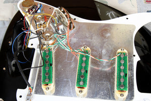 FENDER ROLAND Ready GC-1 STRATOCASTER Lace Sensor Locking Tuners Strat 68961