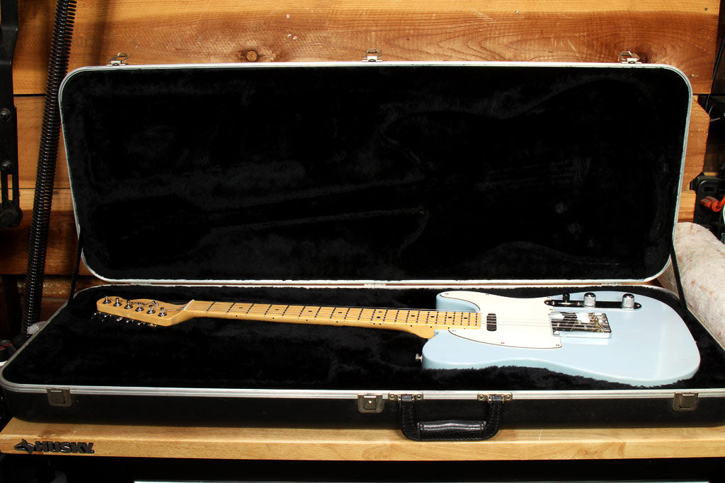 Fender USA 80s Molded Hard Case Black Fur Interior Fits Stratocaster Telecaster